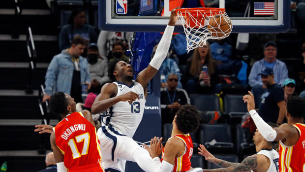 Grizzlies forward Jaren Jackson Jr. dunks against Hawks defenders.